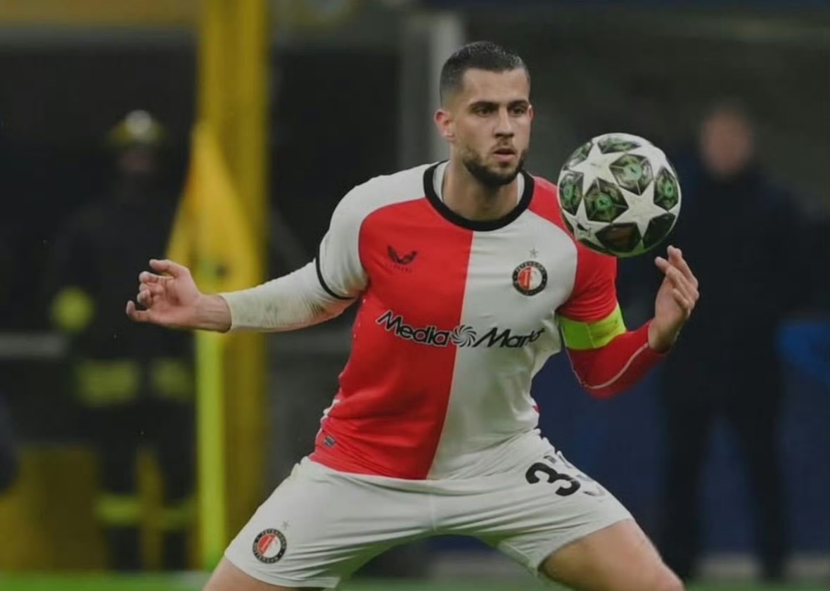 游戏运营商-包含费耶诺德训练开放日，今夜战术微调引欢呼，国王杯在即，资深球员宣示担当的词条