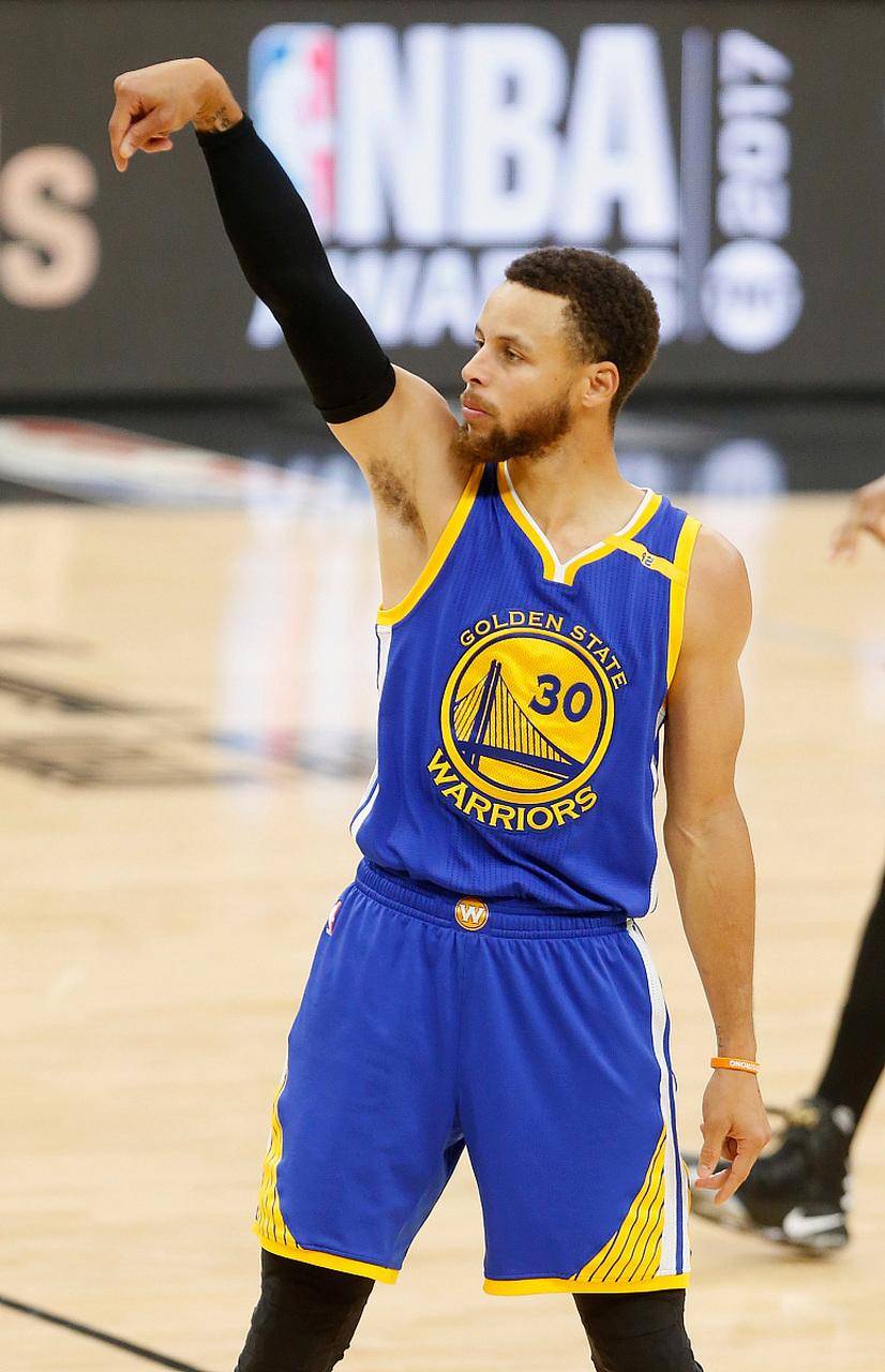 库里在快船比赛中出色防守集结日尼斯备战CBA常规赛,现场解说直呼:Ning在C9比赛中大胜的简单介绍 库里在快船比赛中出色防守集结日尼斯备战CBA常规赛,现场解说直呼:Ning在C9比赛中大胜的简单介绍