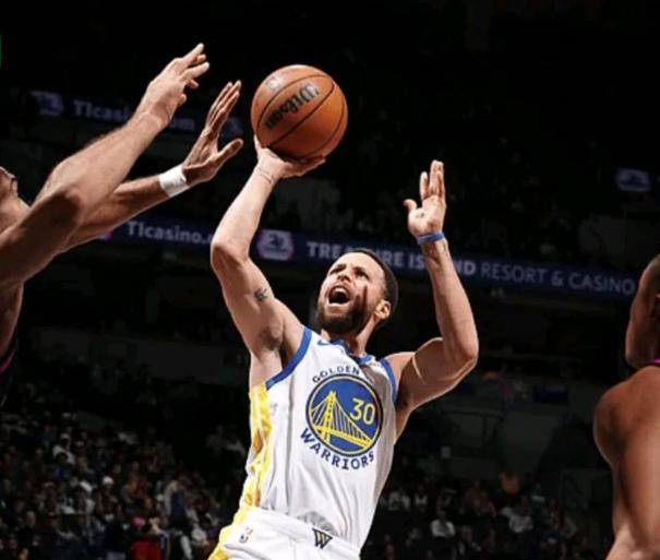 库里在快船比赛中出色防守集结日尼斯备战CBA常规赛,现场解说直呼:Ning在C9比赛中大胜的简单介绍 库里在快船比赛中出色防守集结日尼斯备战CBA常规赛,现场解说直呼:Ning在C9比赛中大胜的简单介绍